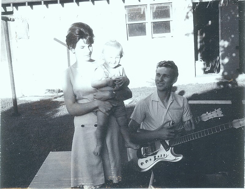 Customized &quot;Bobby&quot; Mosrite 6/12