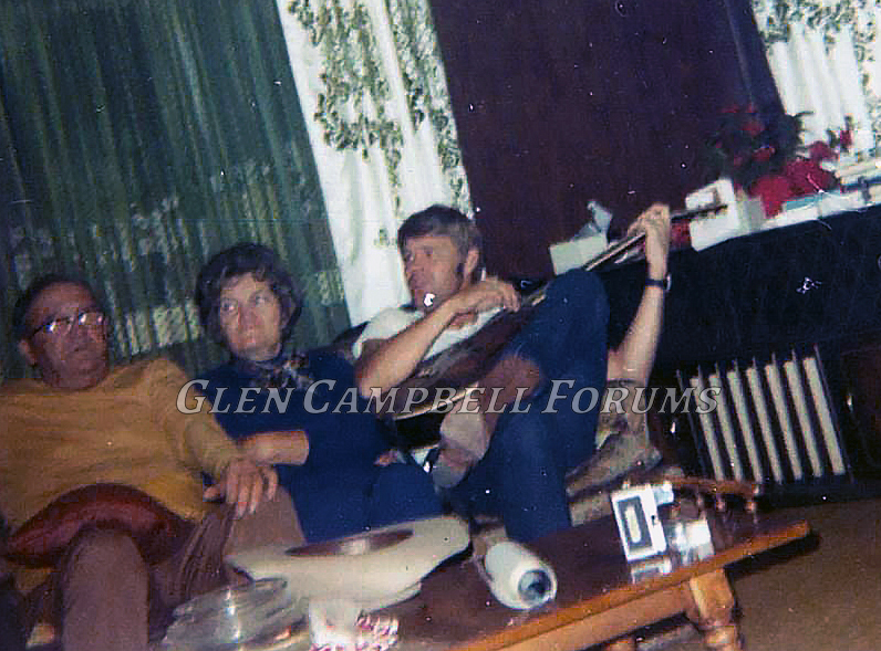 Glen and his Parents in Lindrith at the Hardy home (used by permission only)