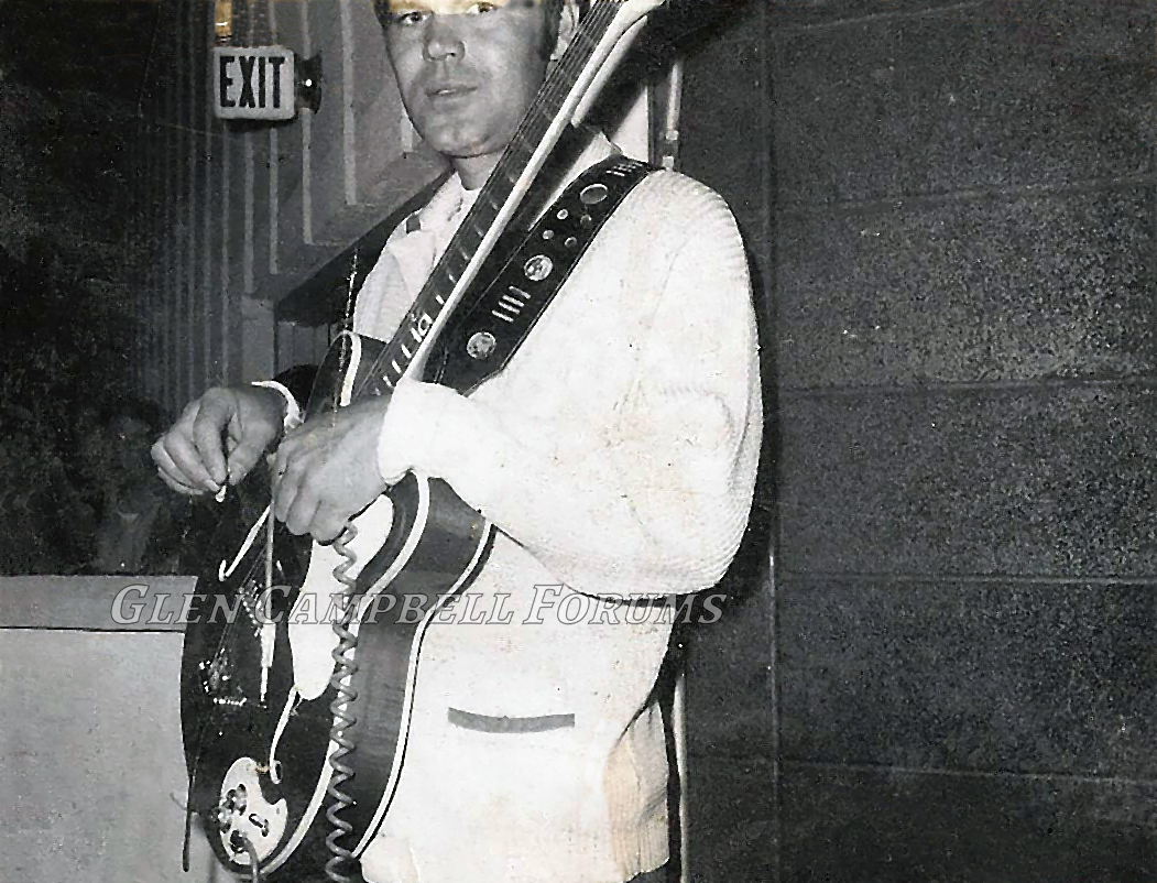 Glen Campbell 1968 Mosrite Celebrity I Panther Hall.jpg