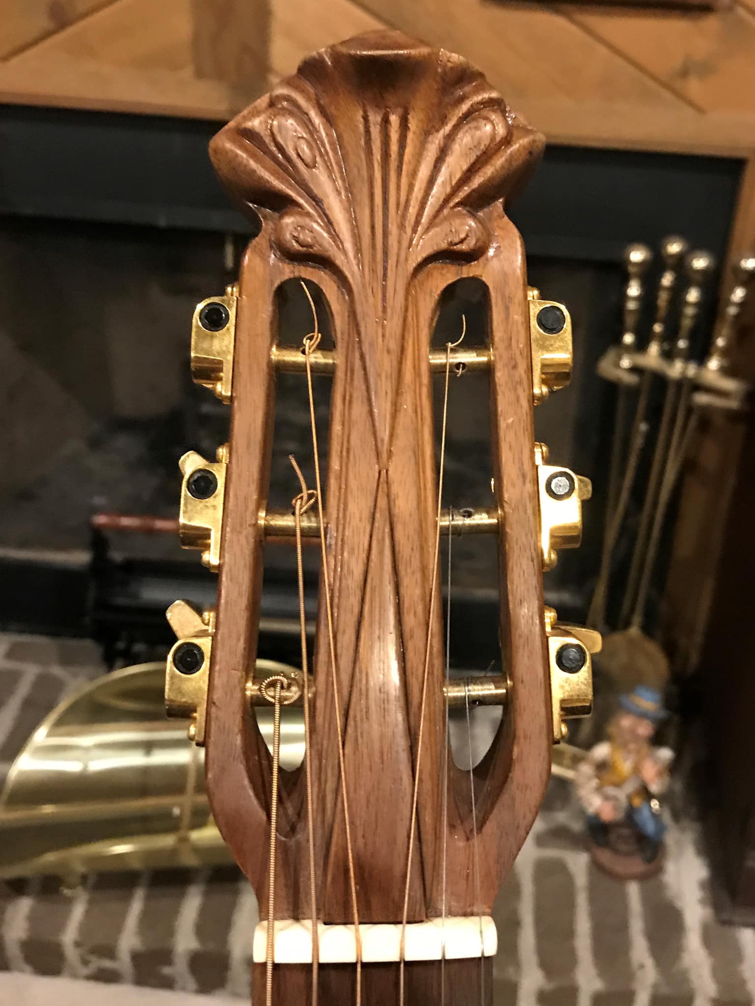 1689 Headstock.jpg